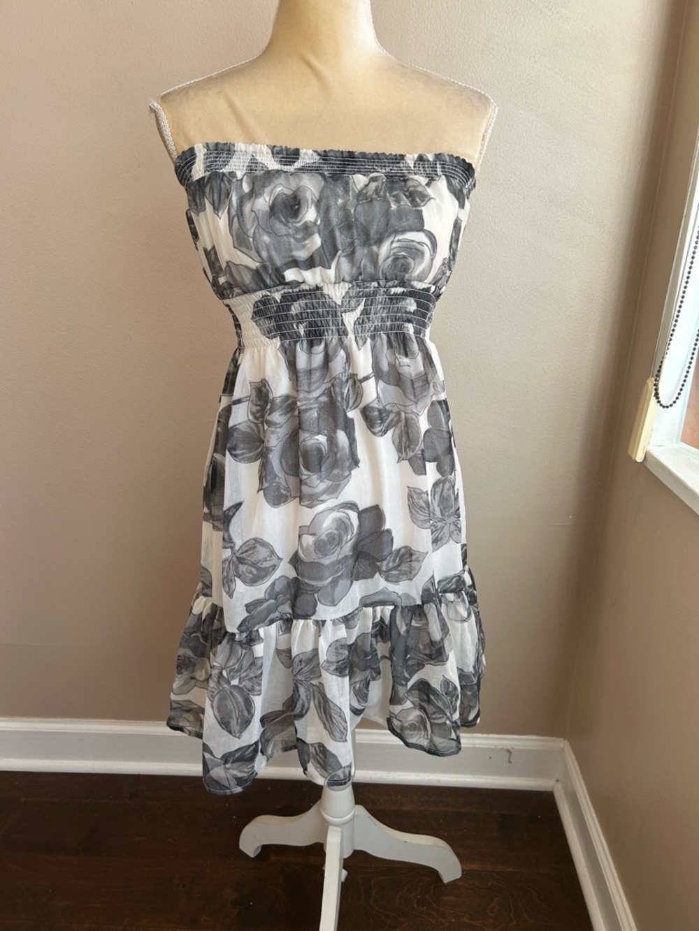 New womens mini dress Gray floral print smocked strapless sz M 4124 - Picture 5 of 5